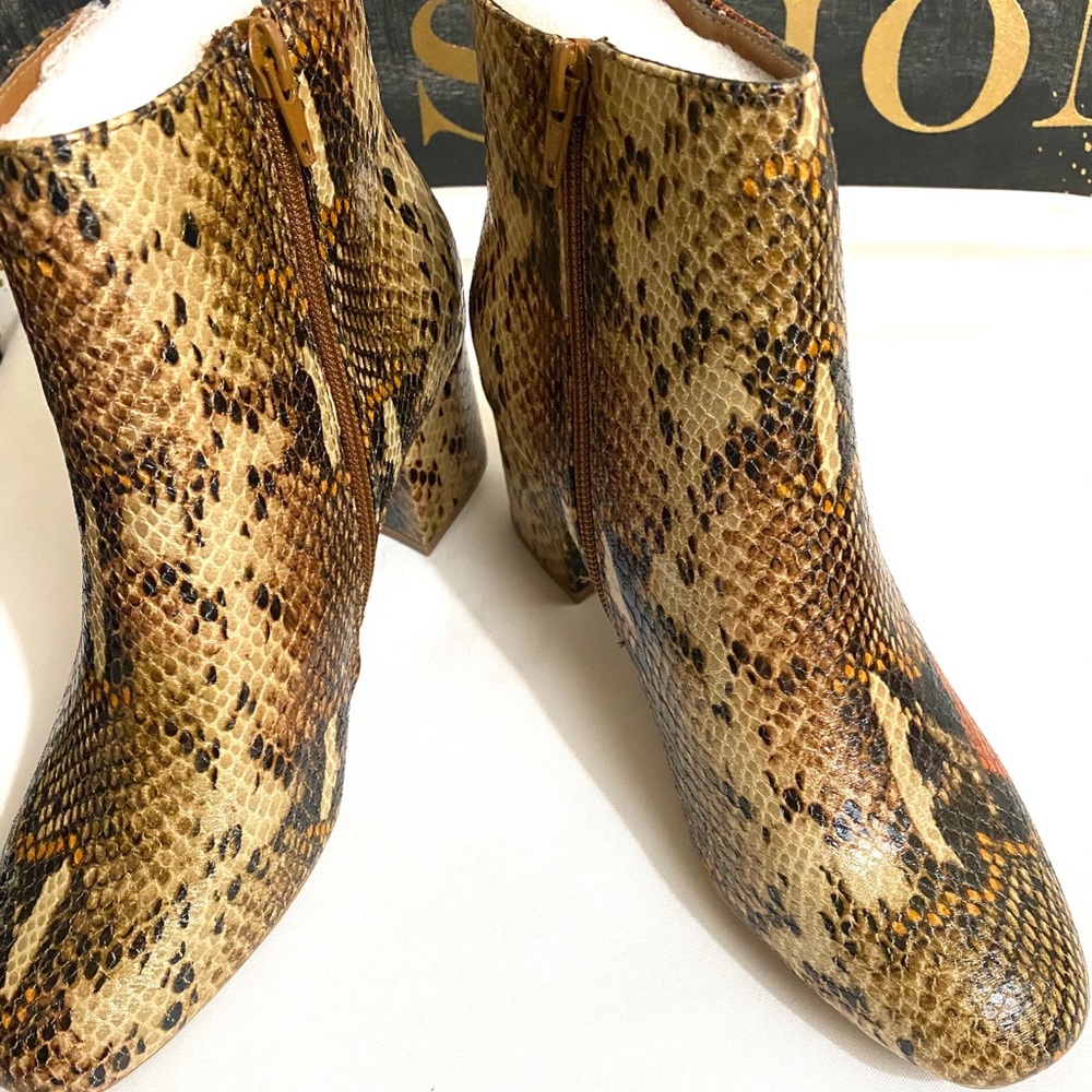 🆕 Tan Snake Embossed Fashion Boot - Picture 3 of 6